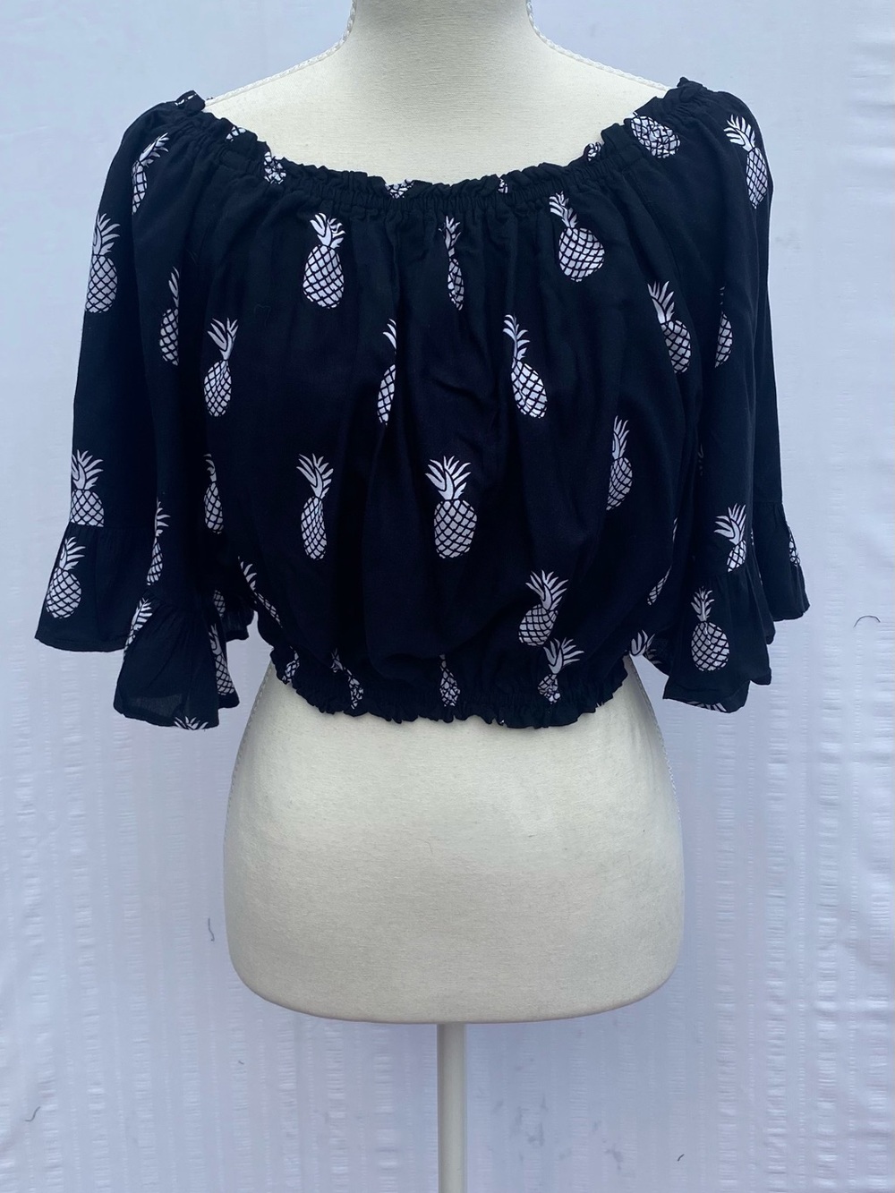 Women’s Black Pineapple Print Off-Shoulder Crop Top
